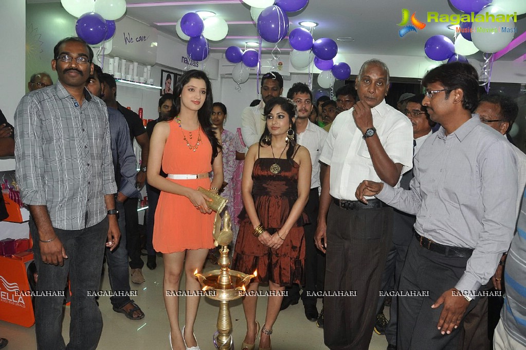 Richa Panai and Madhavi Latha inaugurates Naturals Salon at Rajahmundry