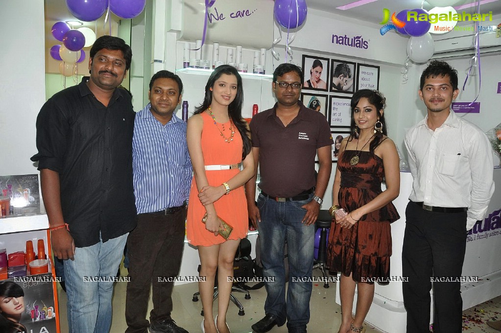 Richa Panai and Madhavi Latha inaugurates Naturals Salon at Rajahmundry