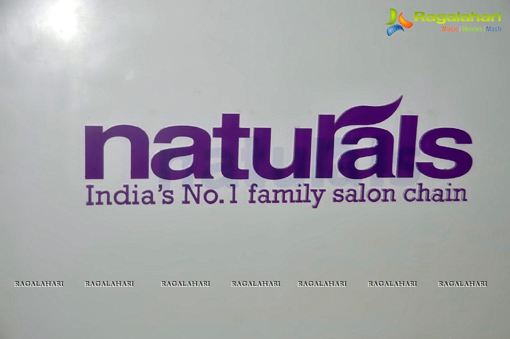 Richa Panai and Madhavi Latha inaugurates Naturals Salon at Rajahmundry