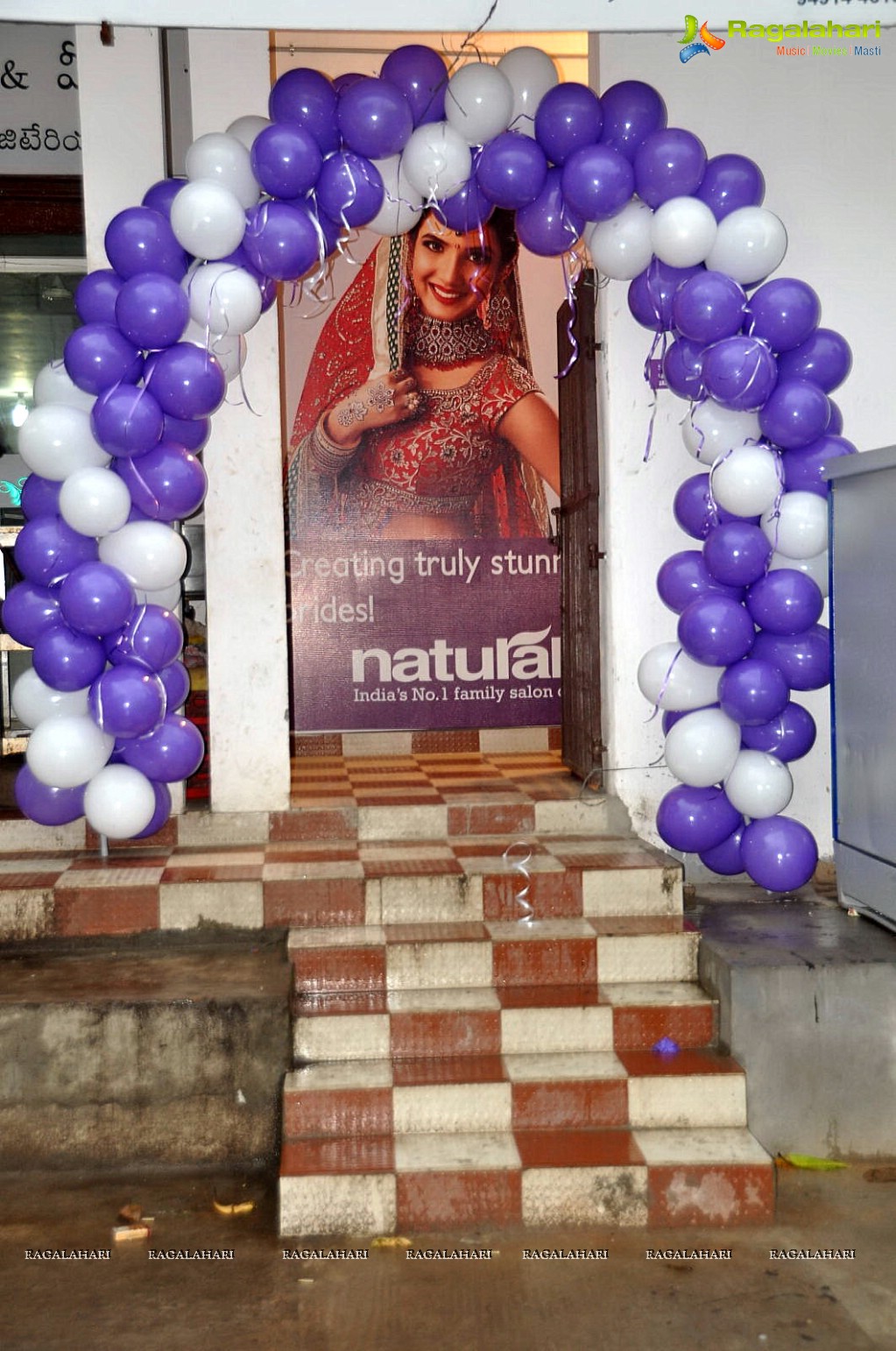 Richa Panai and Madhavi Latha inaugurates Naturals Salon at Rajahmundry