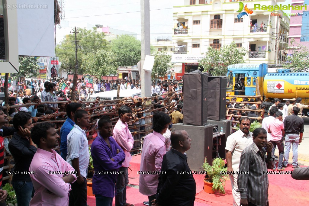 Saree Niketan Shopping Mall inaugurated by Kajal