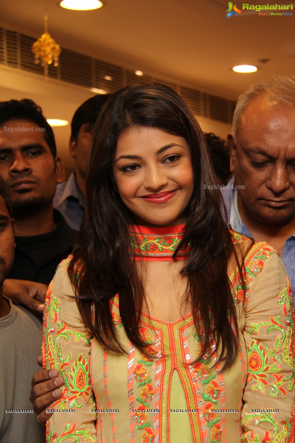 Saree Niketan Shopping Mall inaugurated by Kajal