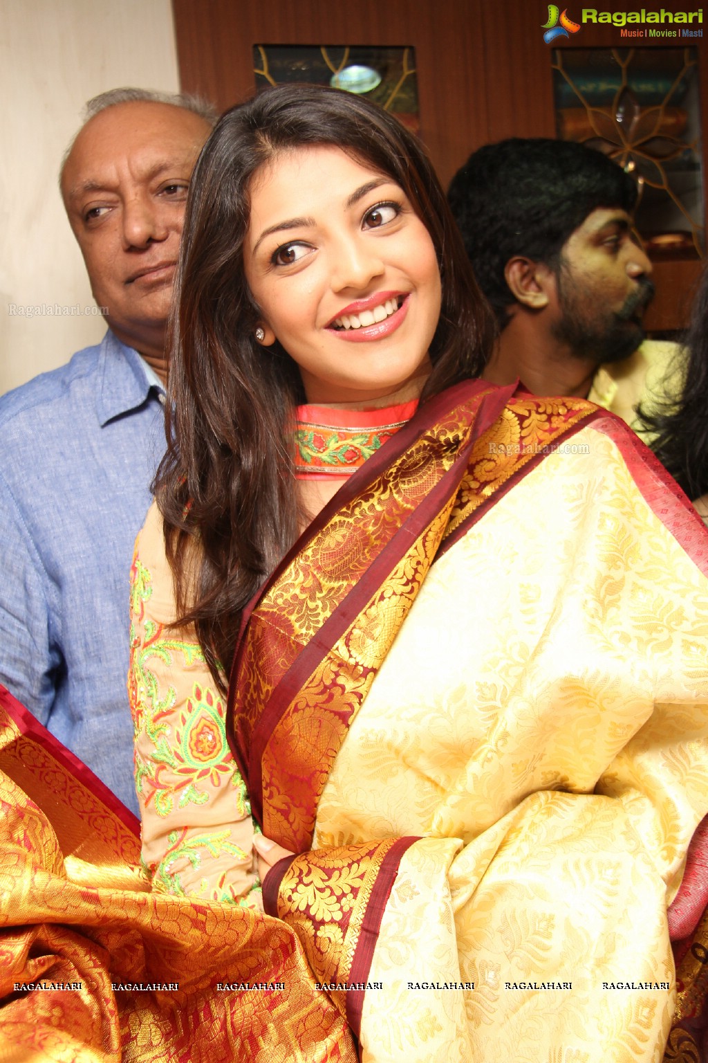 Saree Niketan Shopping Mall inaugurated by Kajal