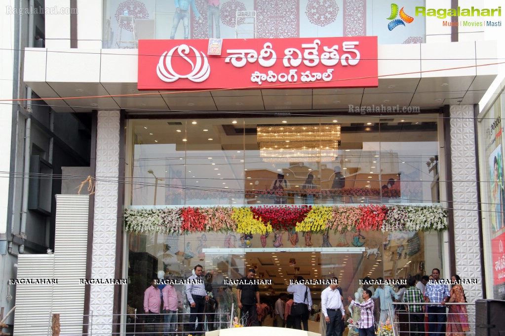 Saree Niketan Shopping Mall inaugurated by Kajal