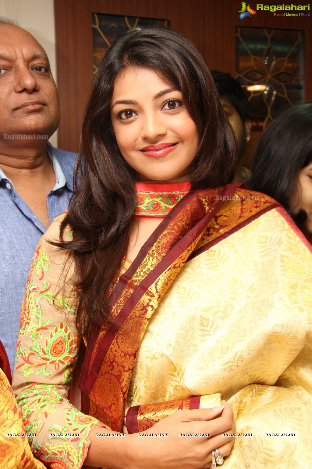 Saree Niketan Shopping Mall inaugurated by Kajal