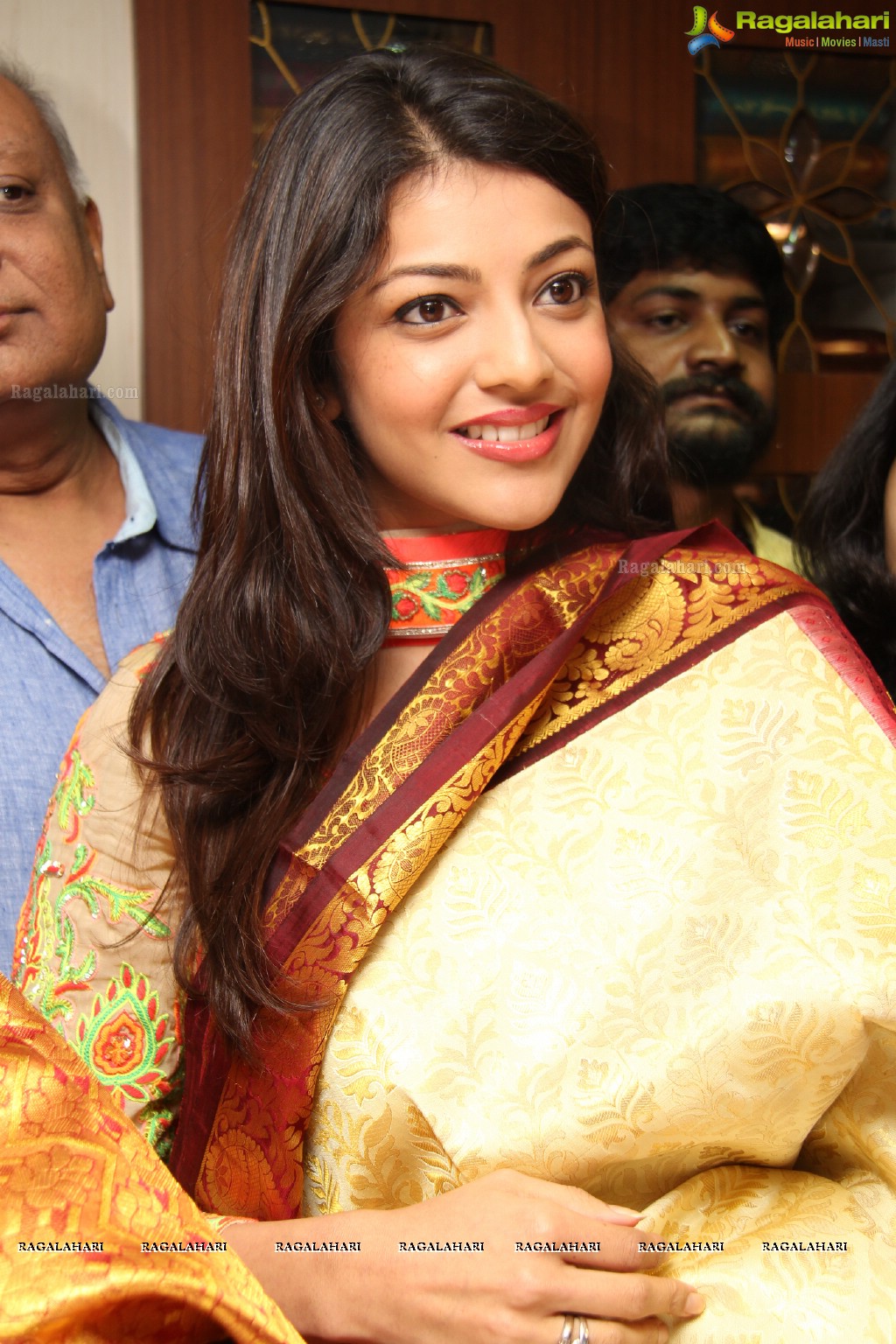 Saree Niketan Shopping Mall inaugurated by Kajal