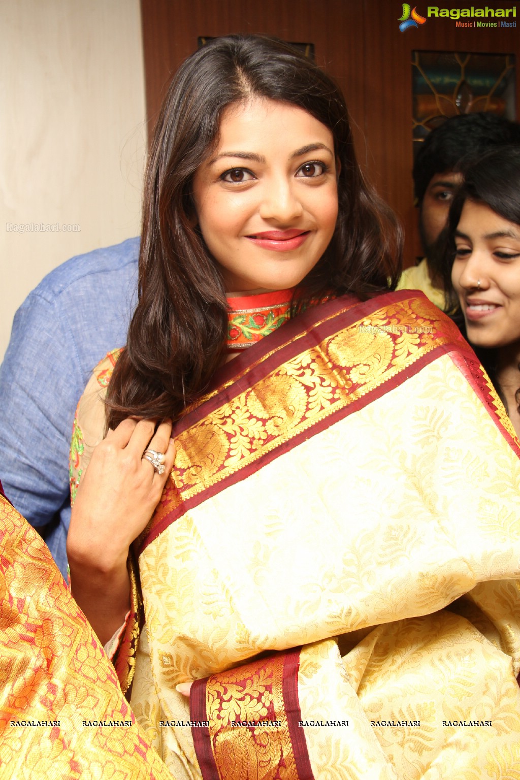 Saree Niketan Shopping Mall inaugurated by Kajal