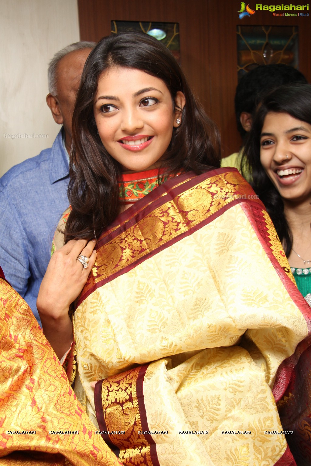 Saree Niketan Shopping Mall inaugurated by Kajal