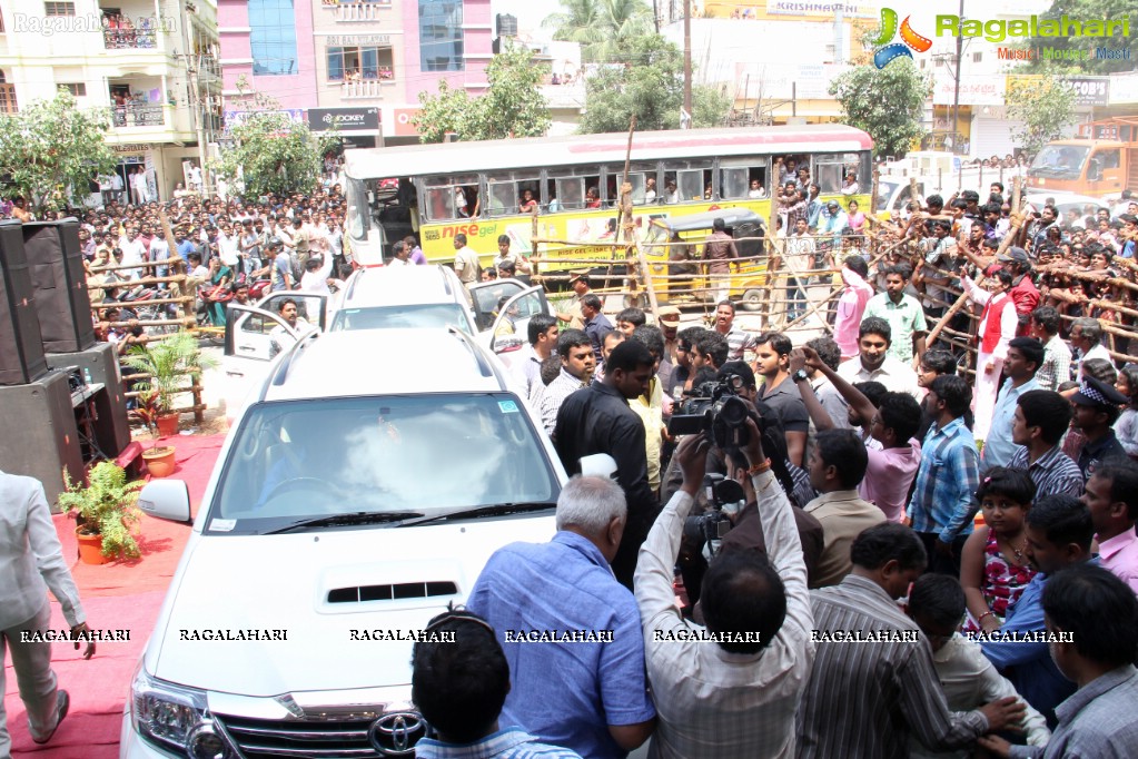 Saree Niketan Shopping Mall inaugurated by Kajal