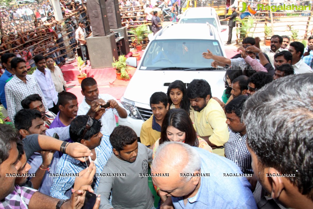 Saree Niketan Shopping Mall inaugurated by Kajal