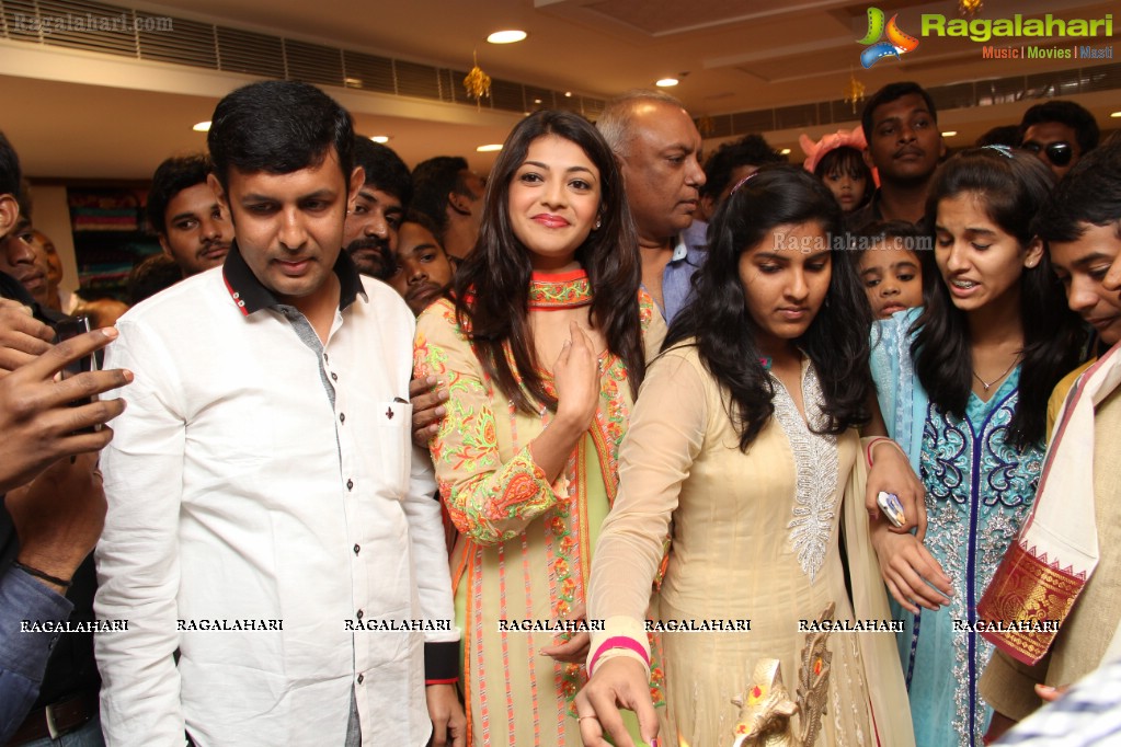 Saree Niketan Shopping Mall inaugurated by Kajal