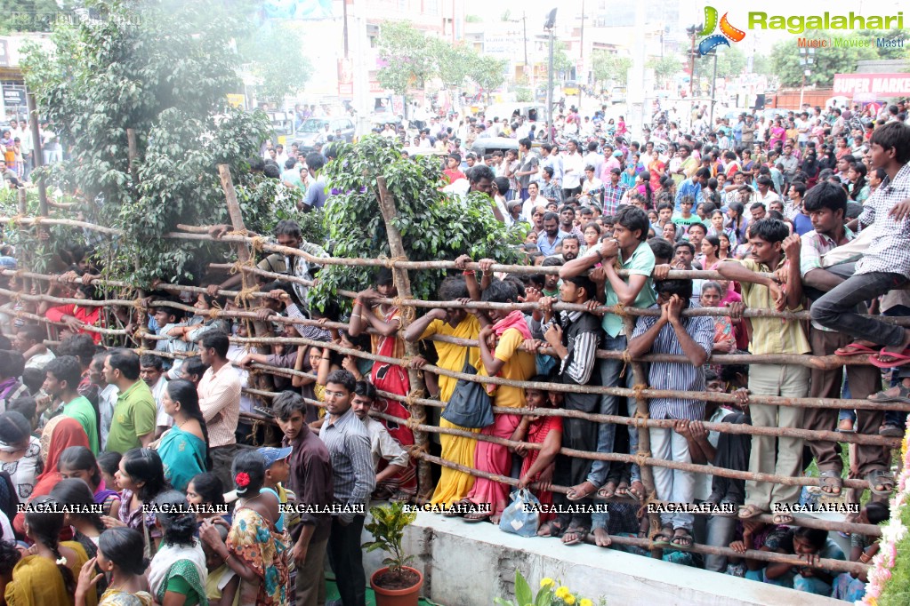 Saree Niketan Shopping Mall inaugurated by Kajal