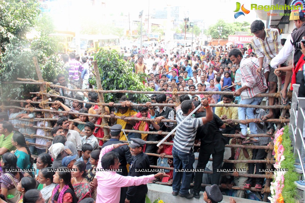 Saree Niketan Shopping Mall inaugurated by Kajal