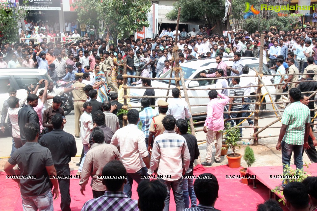 Saree Niketan Shopping Mall inaugurated by Kajal