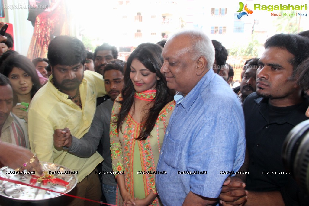 Saree Niketan Shopping Mall inaugurated by Kajal