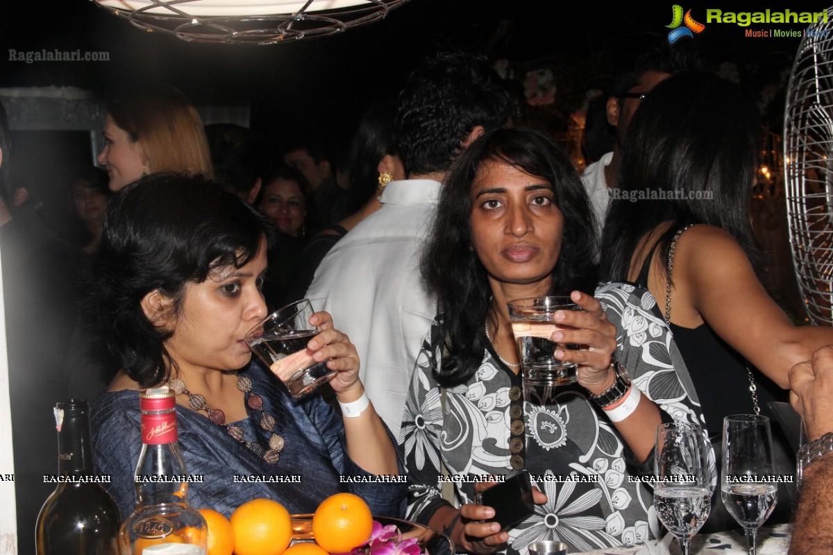 Olive Bistro launches the Bar Nights with the Showcase of Shantanu & Nikhil's Fall Winter Collection'13