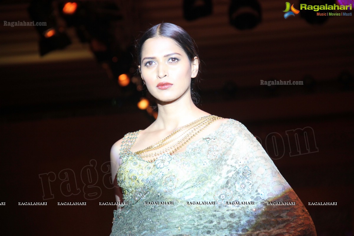 Tarun Tahiliani Autumn Winter Collection 2013 -14 at Trident, Hyderabad