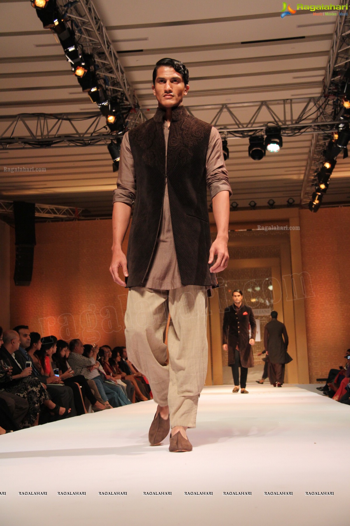 Tarun Tahiliani Autumn Winter Collection 2013 -14 at Trident, Hyderabad