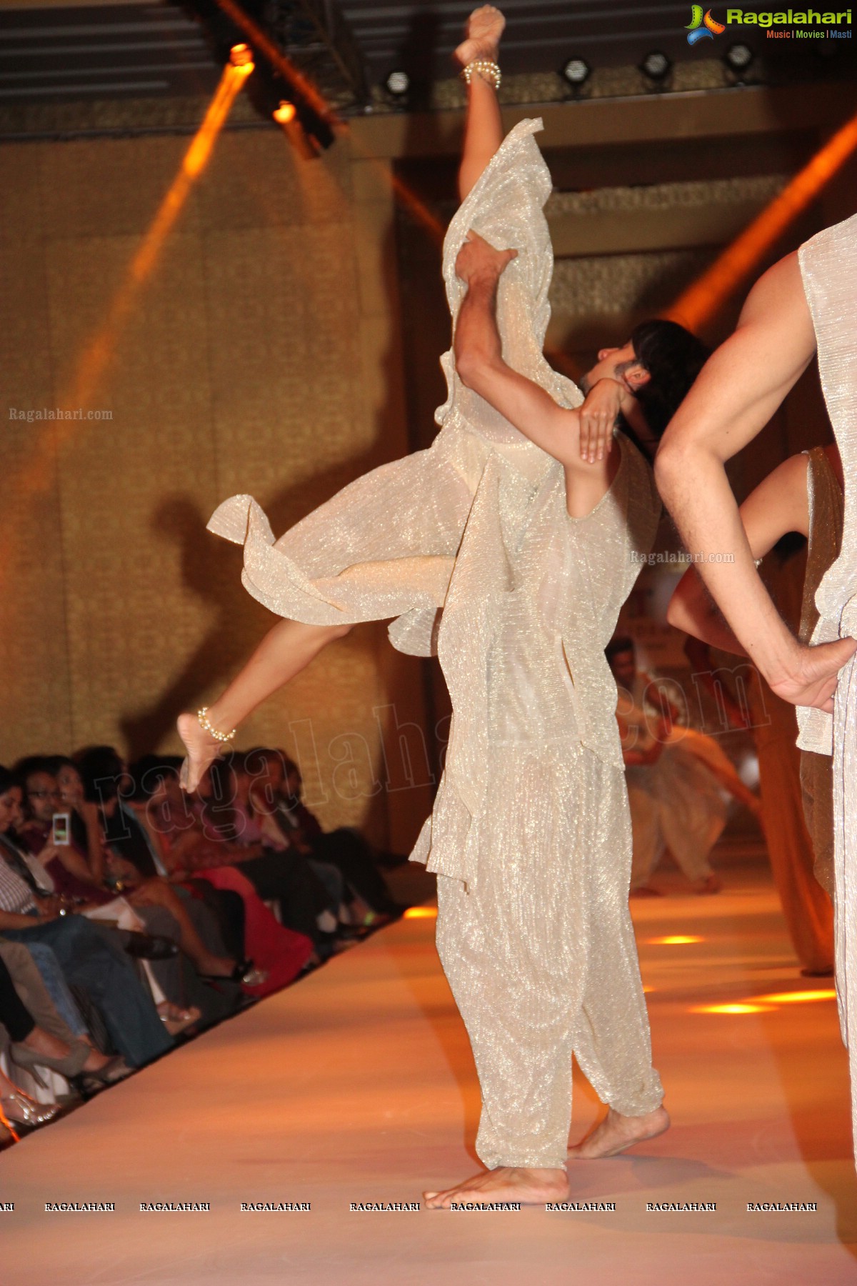 Tarun Tahiliani Autumn Winter Collection 2013 -14 at Trident, Hyderabad