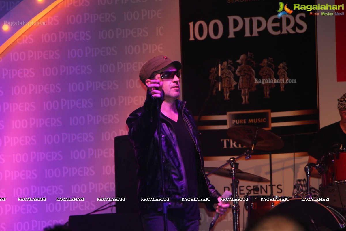 Seagram’s 100 Pipers presents aU2 Tribute Series