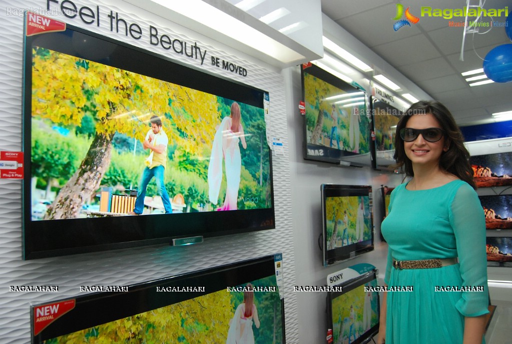 Kriti Kharbanda inaugurates Yes Mart Superstore at Kompally, Hyderabad