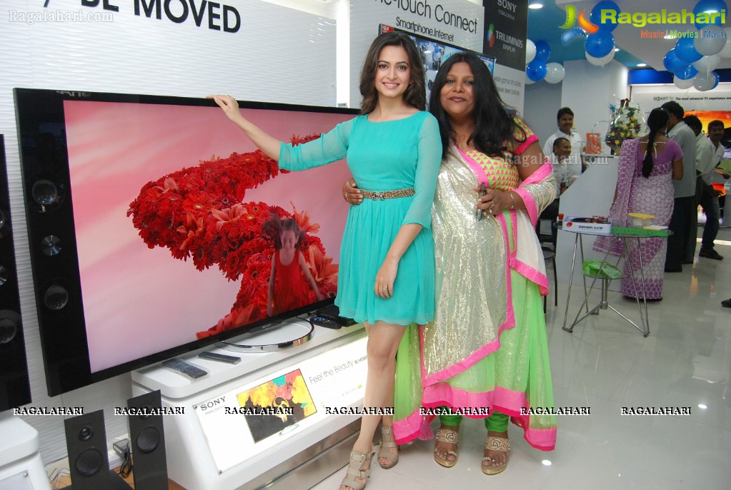 Kriti Kharbanda inaugurates Yes Mart Superstore at Kompally, Hyderabad