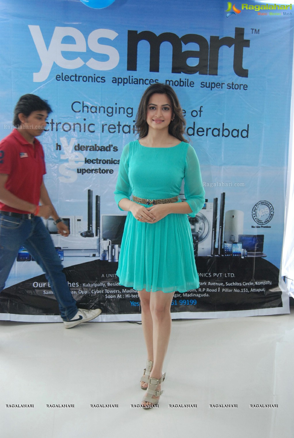 Kriti Kharbanda inaugurates Yes Mart Superstore at Kompally, Hyderabad