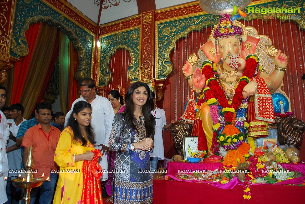 Shilpa Shetty and Daisy Shah at Andhericha Raja Ganesh Pandal