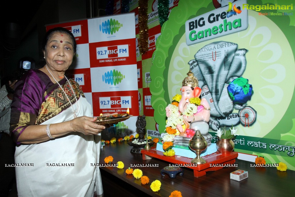 Asha Bhosle records her Birthday Special Show at BIG FM Studios