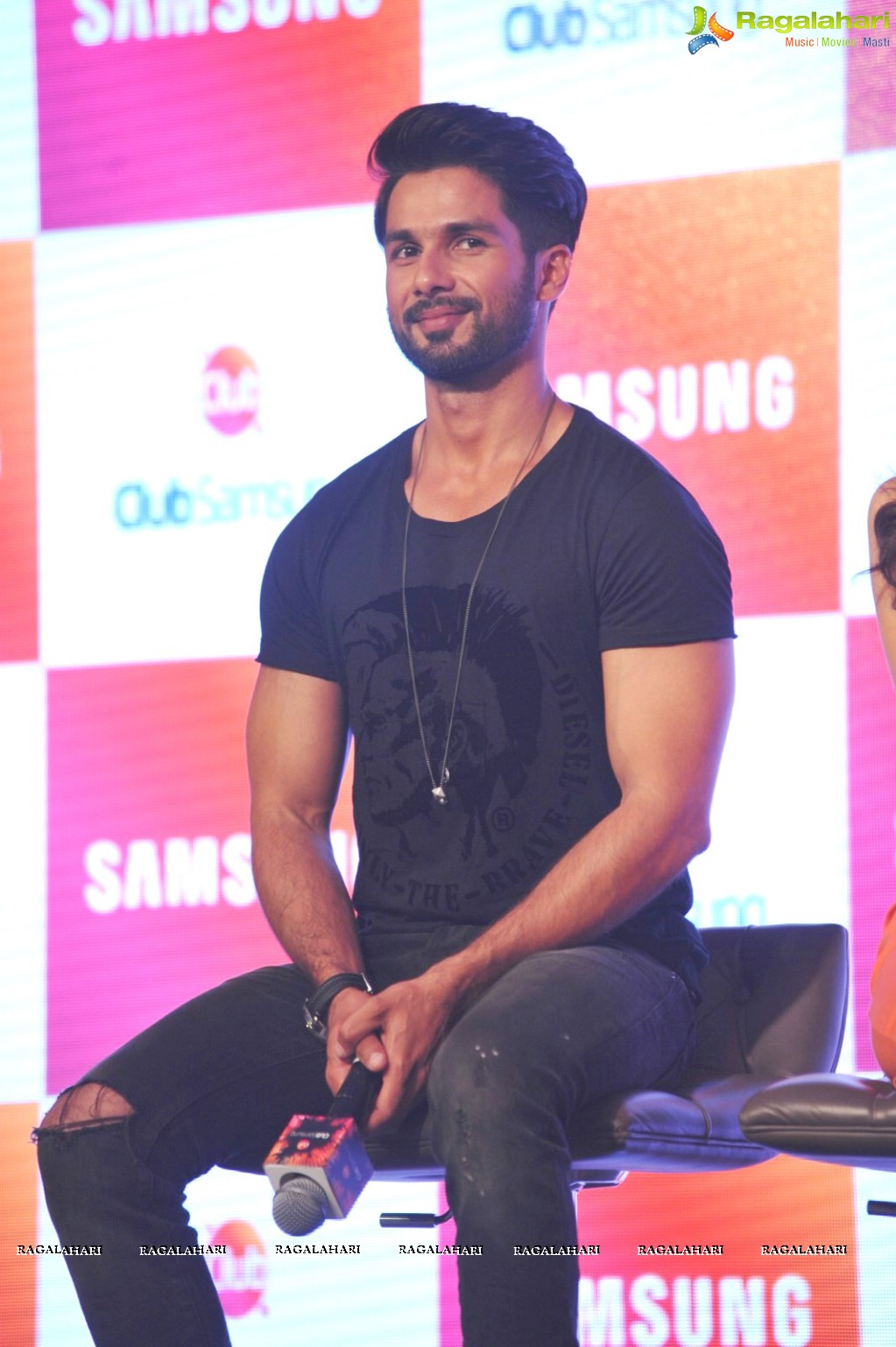 Shahid Kapoor and Shraddha Kapoor at the launch of Club Samsung, Mumbai