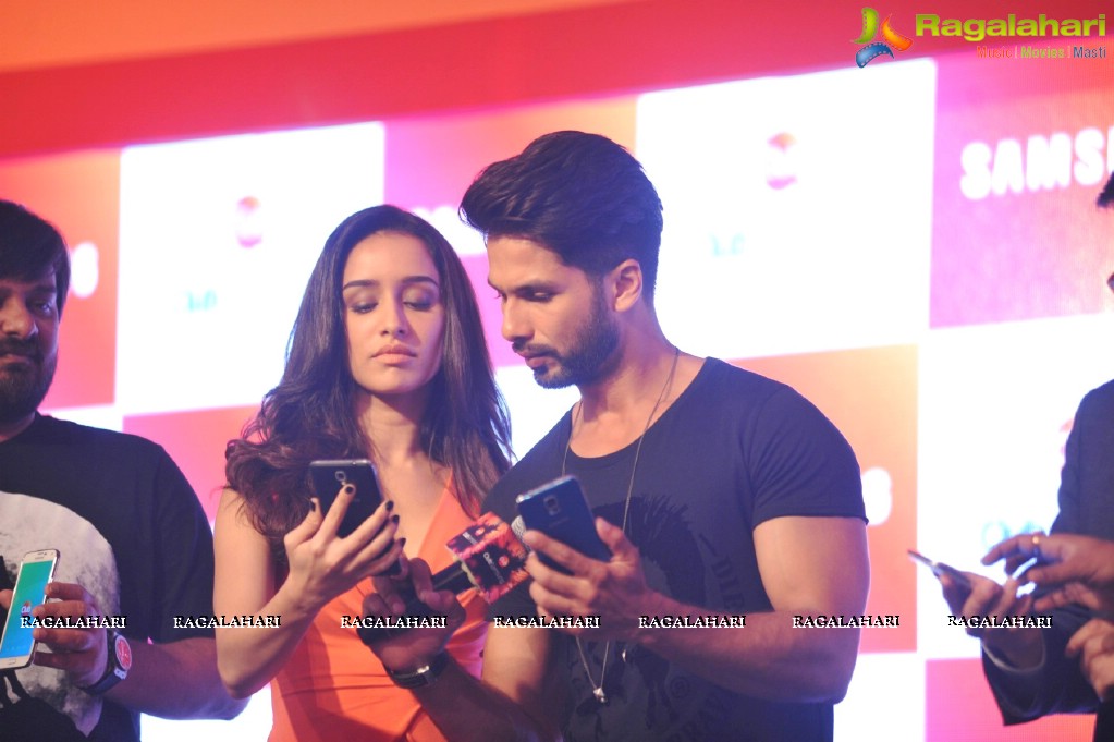 Shahid Kapoor and Shraddha Kapoor at the launch of Club Samsung, Mumbai