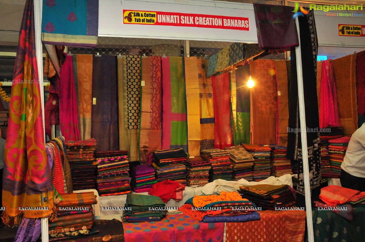 Khenisha Chandran inaugurates Silk and Cotton Fab India Expo