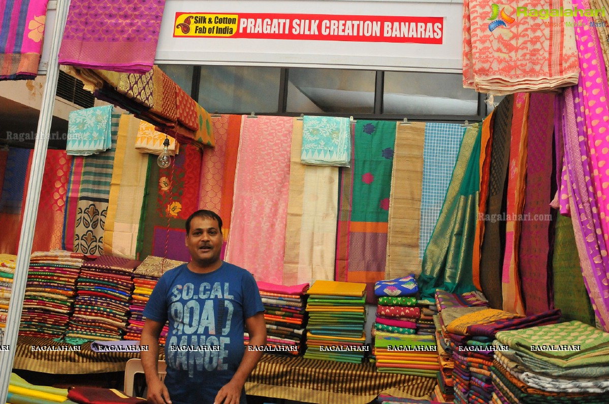 Khenisha Chandran inaugurates Silk and Cotton Fab India Expo