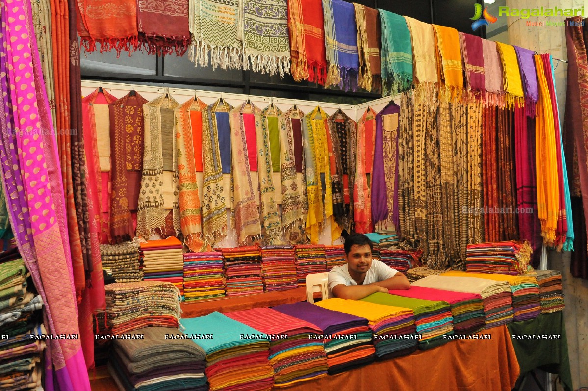 Khenisha Chandran inaugurates Silk and Cotton Fab India Expo