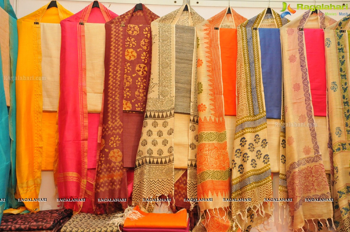 Khenisha Chandran inaugurates Silk and Cotton Fab India Expo