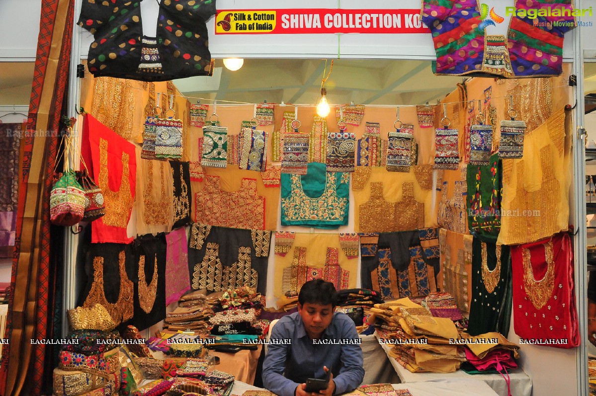 Khenisha Chandran inaugurates Silk and Cotton Fab India Expo