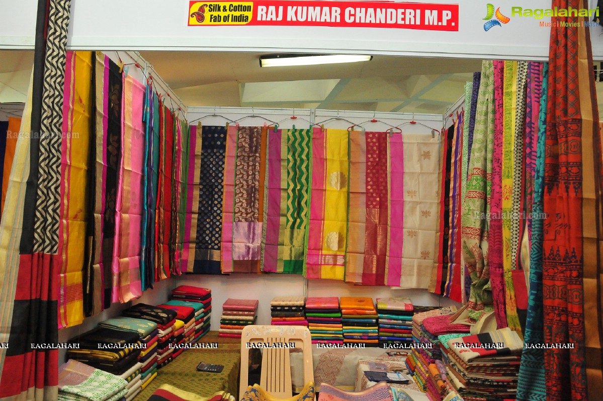 Khenisha Chandran inaugurates Silk and Cotton Fab India Expo