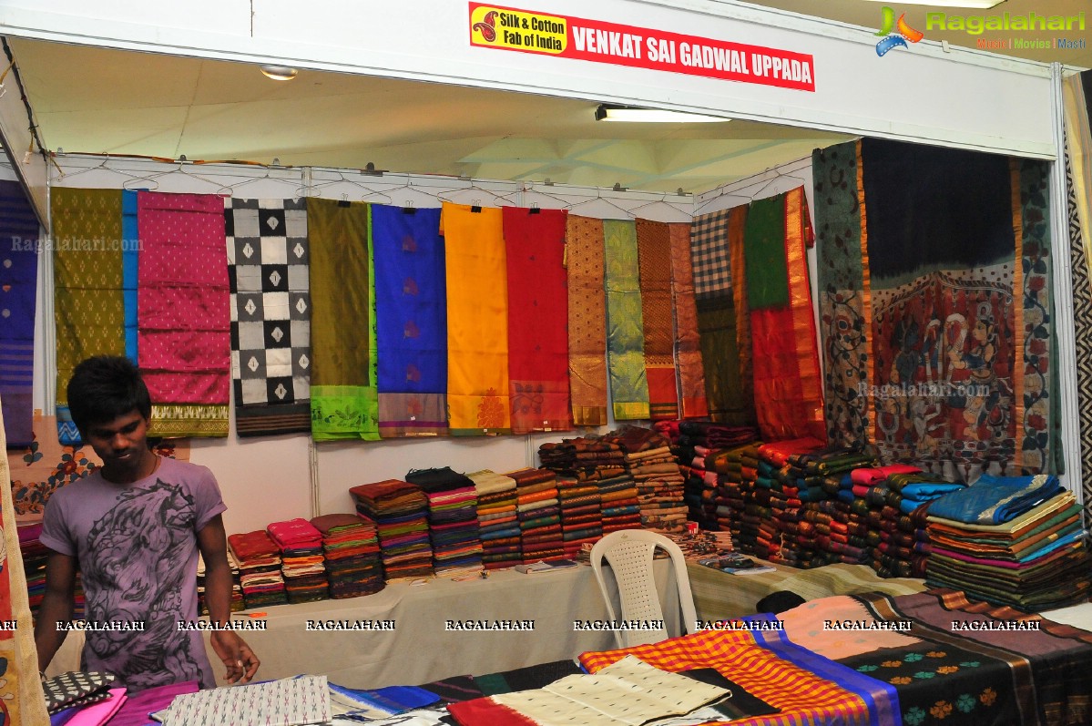 Khenisha Chandran inaugurates Silk and Cotton Fab India Expo