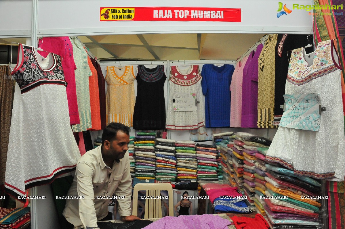 Khenisha Chandran inaugurates Silk and Cotton Fab India Expo