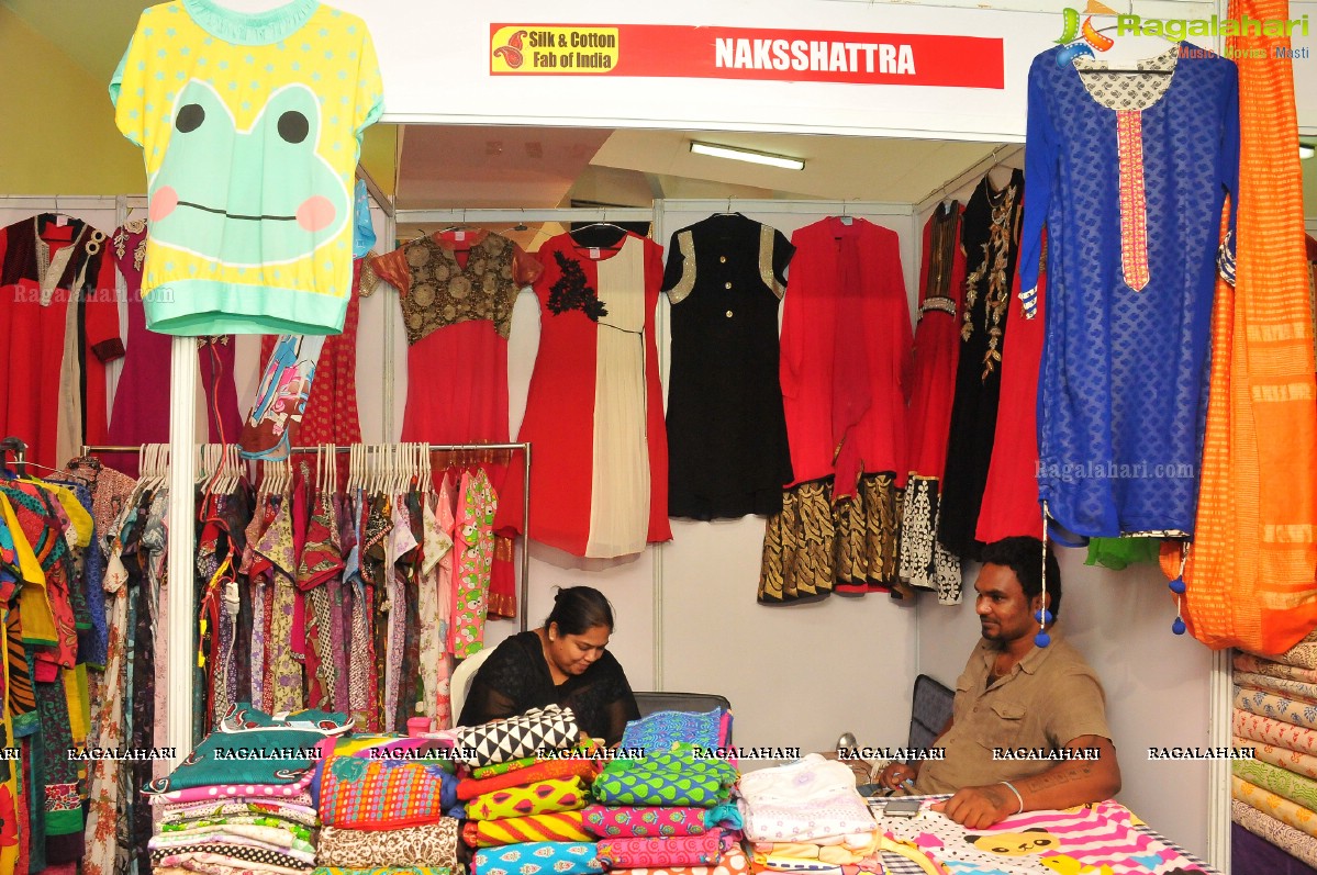 Khenisha Chandran inaugurates Silk and Cotton Fab India Expo