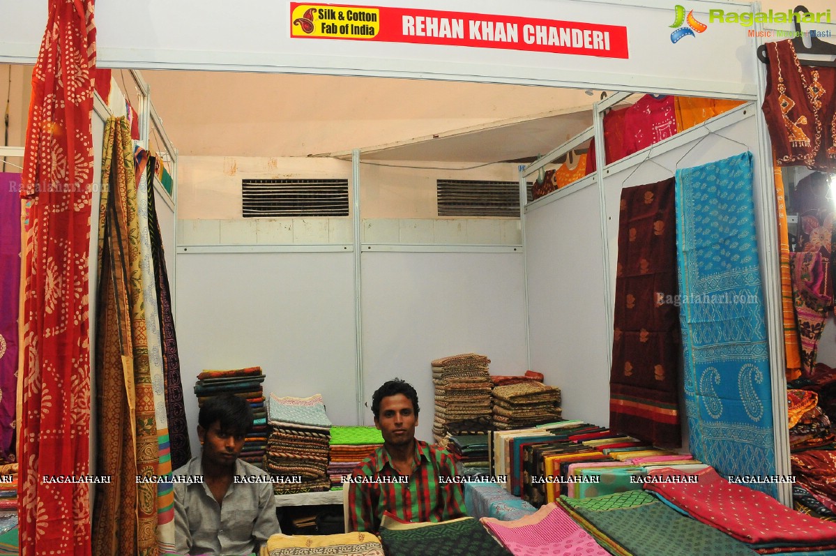 Khenisha Chandran inaugurates Silk and Cotton Fab India Expo