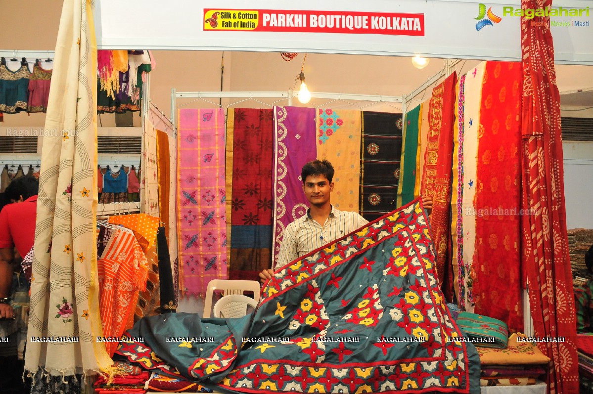 Khenisha Chandran inaugurates Silk and Cotton Fab India Expo