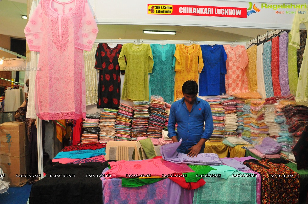 Khenisha Chandran inaugurates Silk and Cotton Fab India Expo