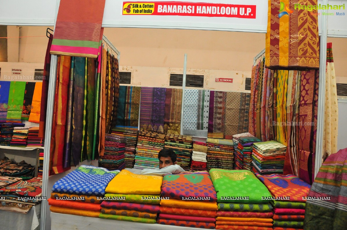 Khenisha Chandran inaugurates Silk and Cotton Fab India Expo