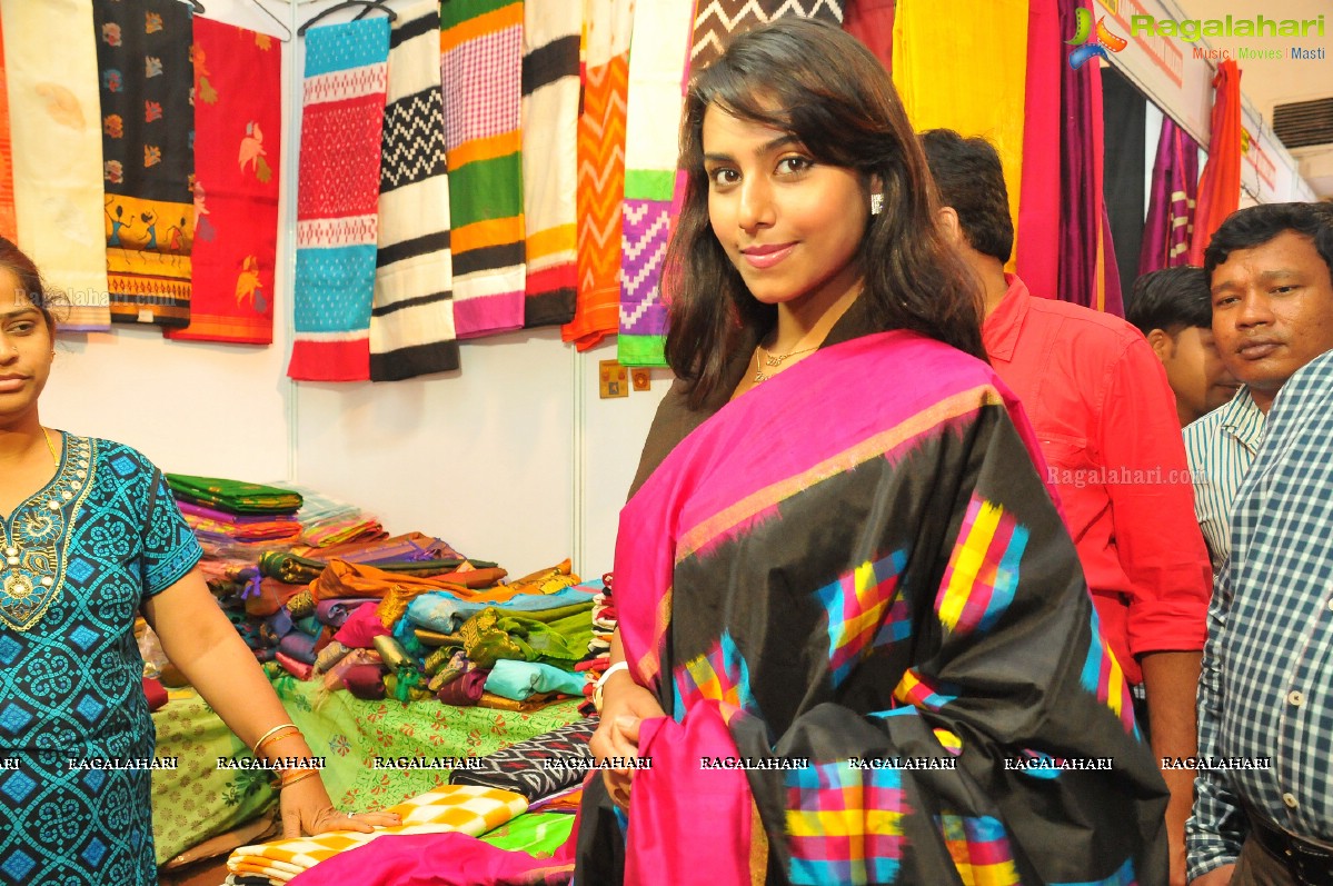 Khenisha Chandran inaugurates Silk and Cotton Fab India Expo