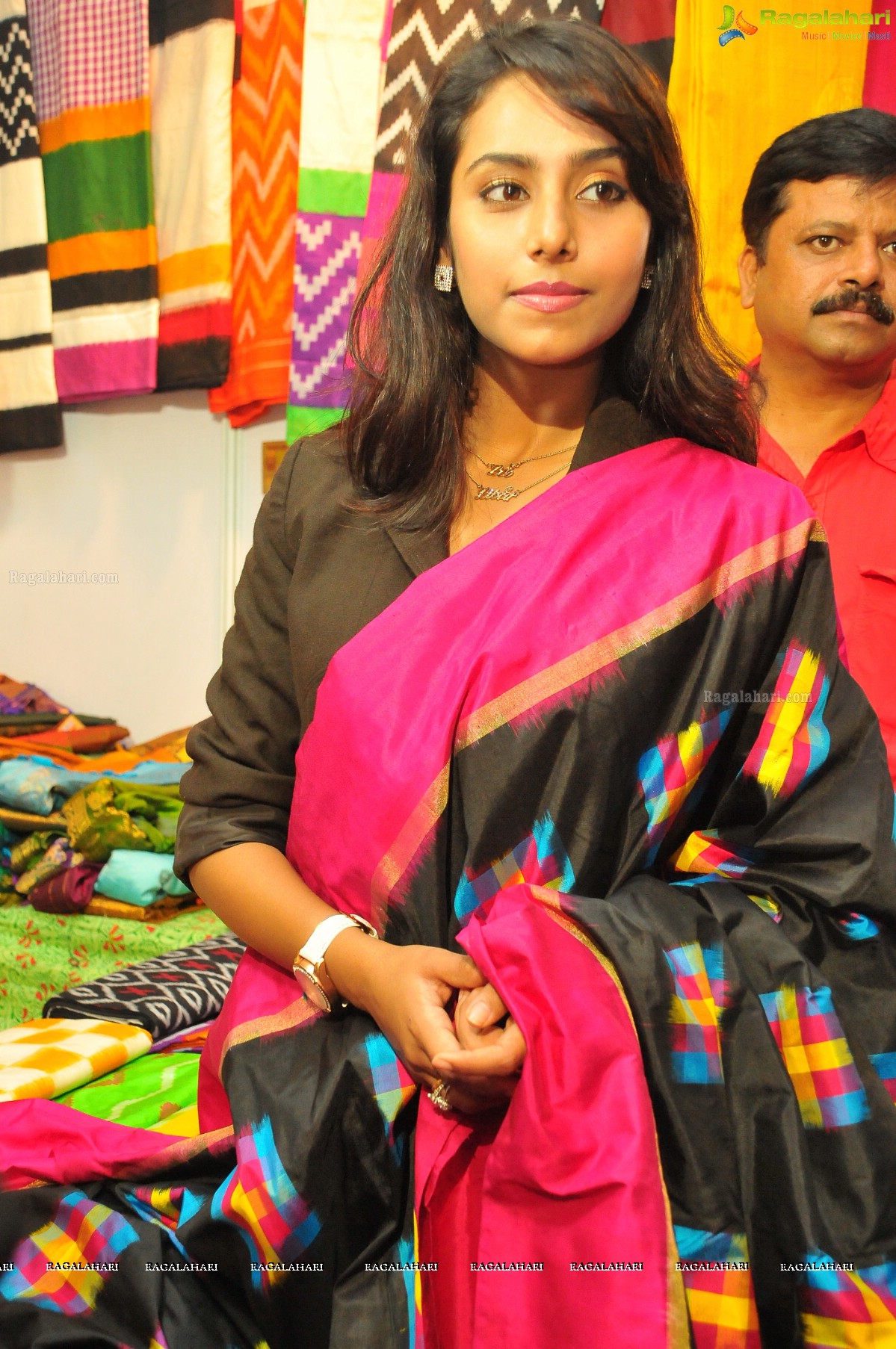 Khenisha Chandran inaugurates Silk and Cotton Fab India Expo