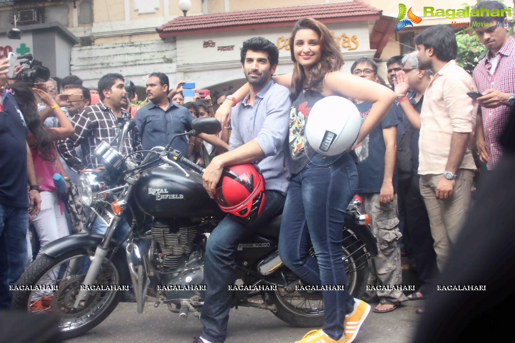 Aditya Roy Kapur and Parineeti Chopra flags off the Daawat-E-Ishq Food Yatra