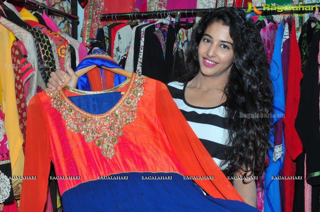 Daksha Nagarkar inaugurates Dazzling Fashion Expo 2014