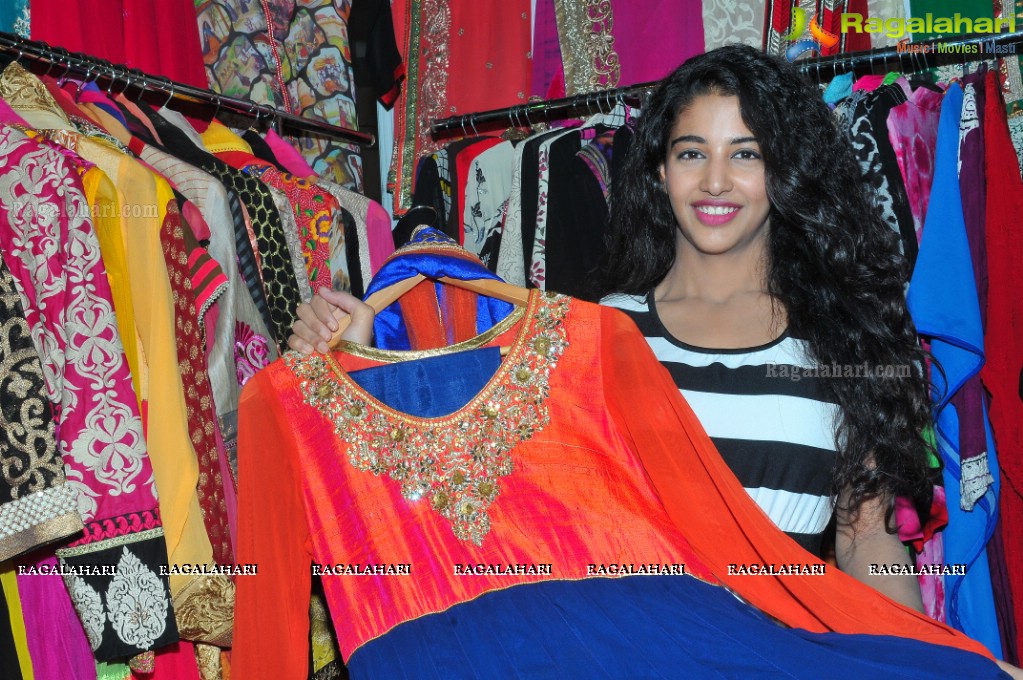 Daksha Nagarkar inaugurates Dazzling Fashion Expo 2014