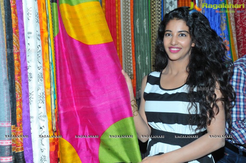 Daksha Nagarkar inaugurates Dazzling Fashion Expo 2014